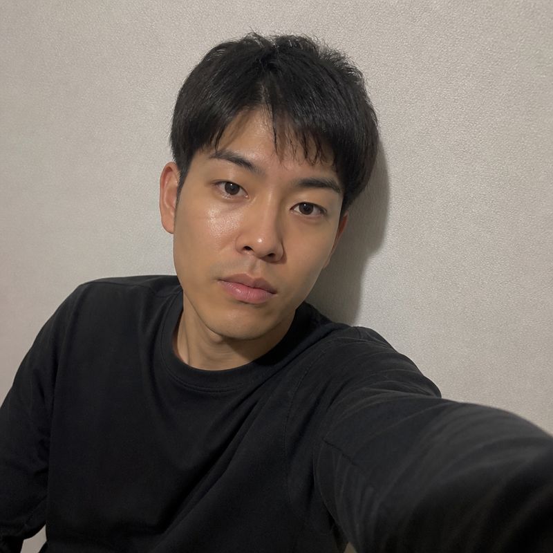 入力: 自撮り写真（サンプル）